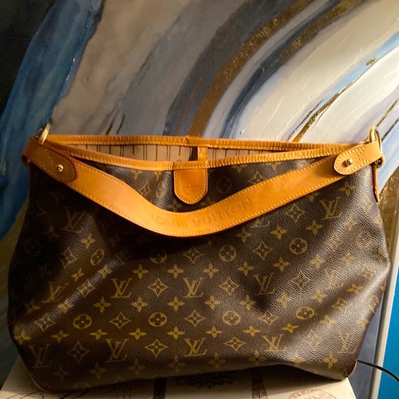 Louis Vuitton Bags Louis Vuitton Lightly Used Graceful Bag